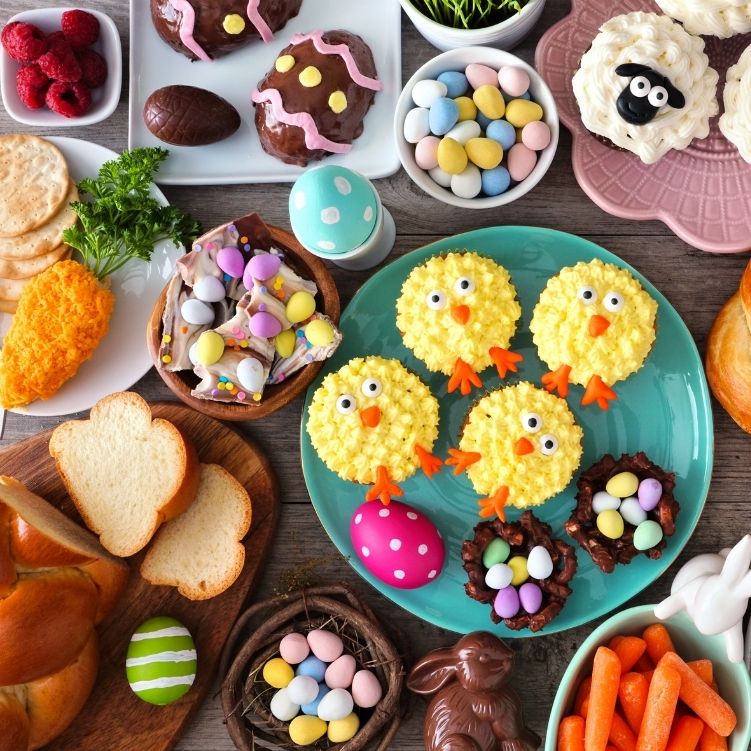 Pâques assortiment chocolat et table festive pour pâques