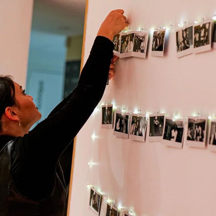 mur de photos polaroid