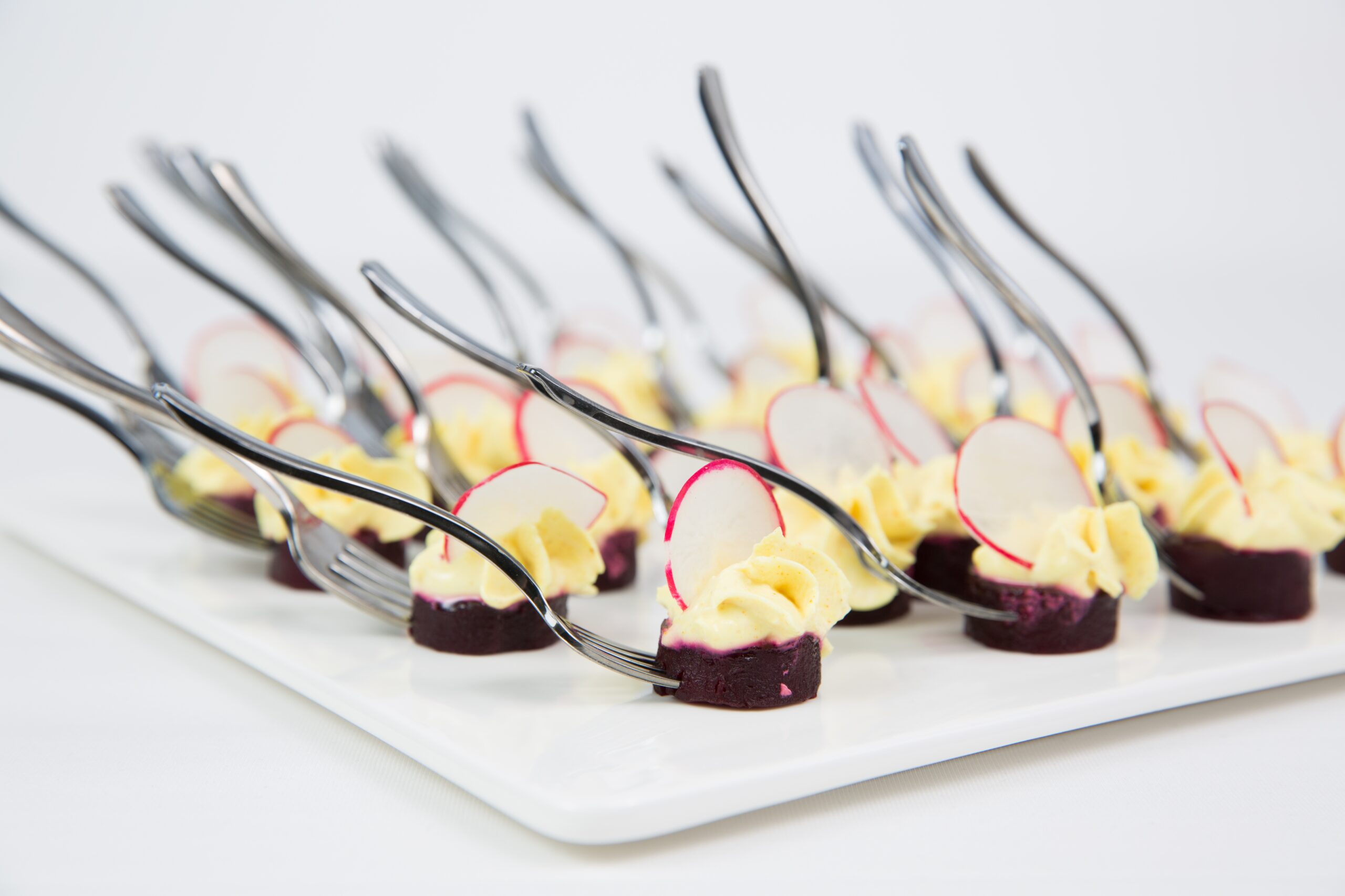 catering bites Petite bouchée sur un fond neutre pour un traiteur